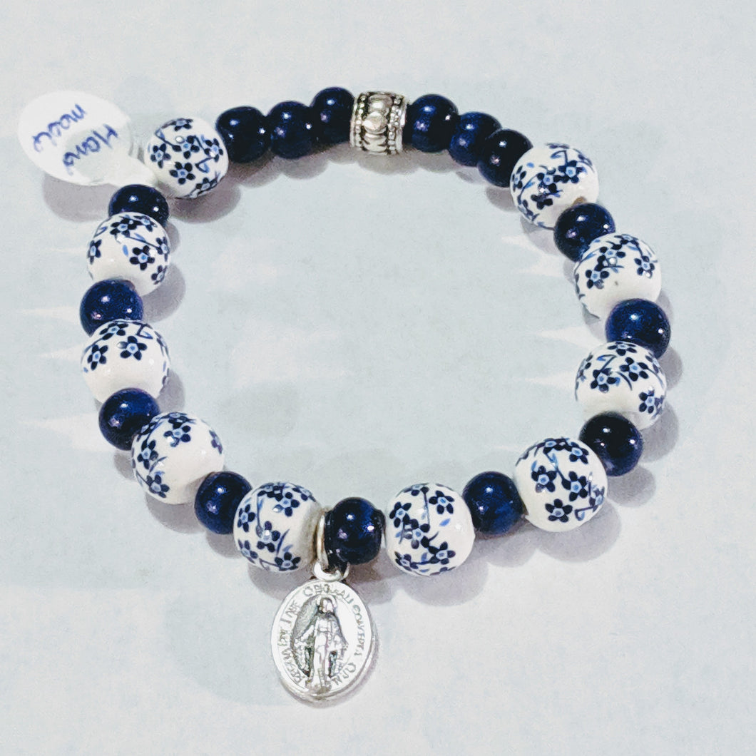 Amazon.com: OEMOO Bead Bracelets for Women, Virgin Mary Medal String  Bracelet, Rosary Strand Stretch Bracelet Religious Gifts Catholic Gifts for  Women Girls: Clothing, Shoes & Jewelry